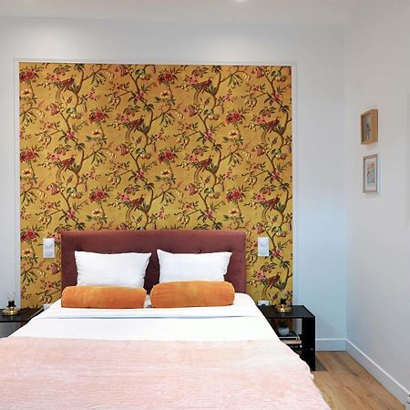 Modern Renovated Studio With A Touch Of Gilded Glamour Central Paris Apartment ภายนอก รูปภาพ